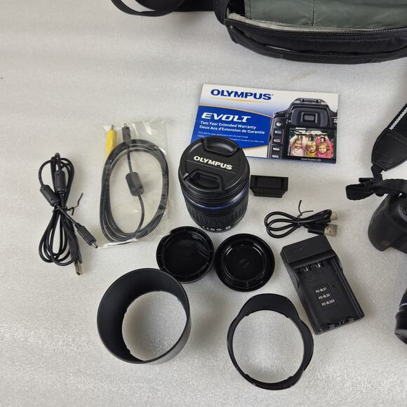 Olympus E-600 DSLR Camera Bundle 14-42mm 40-150mm Lenses Bag Charger Manual SD - Picture 10 of 15